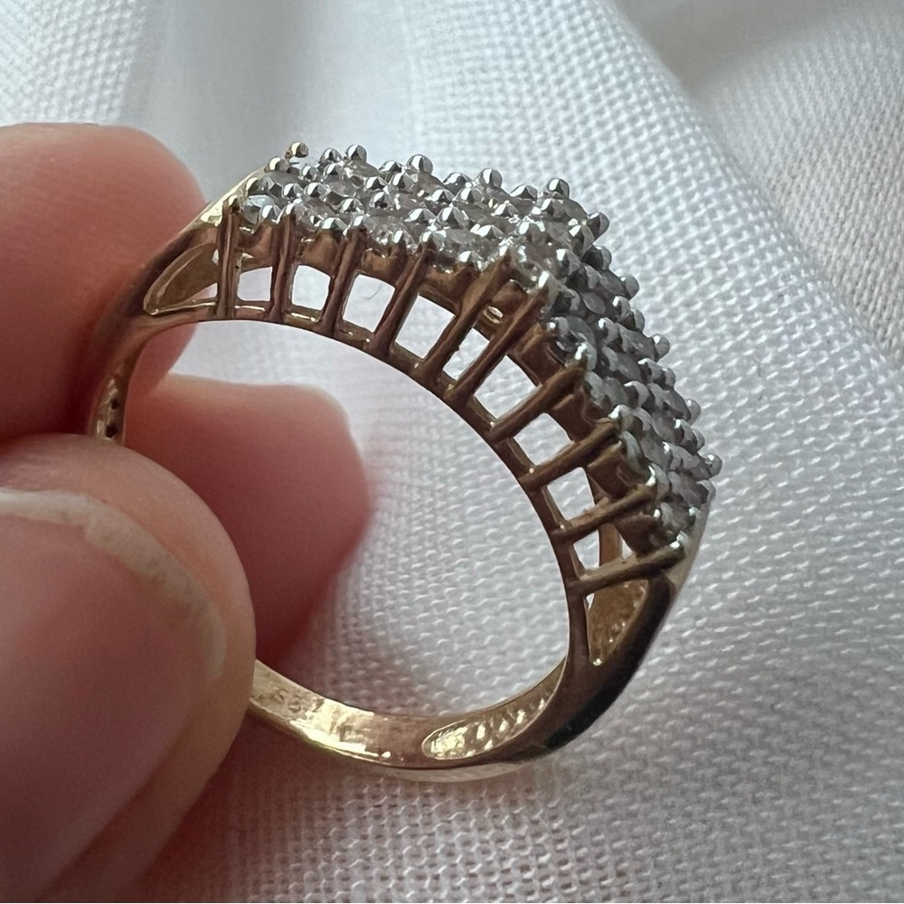 VTG Diamond and Gold Ring 10K Size 7.5 - Picture 9 of 10